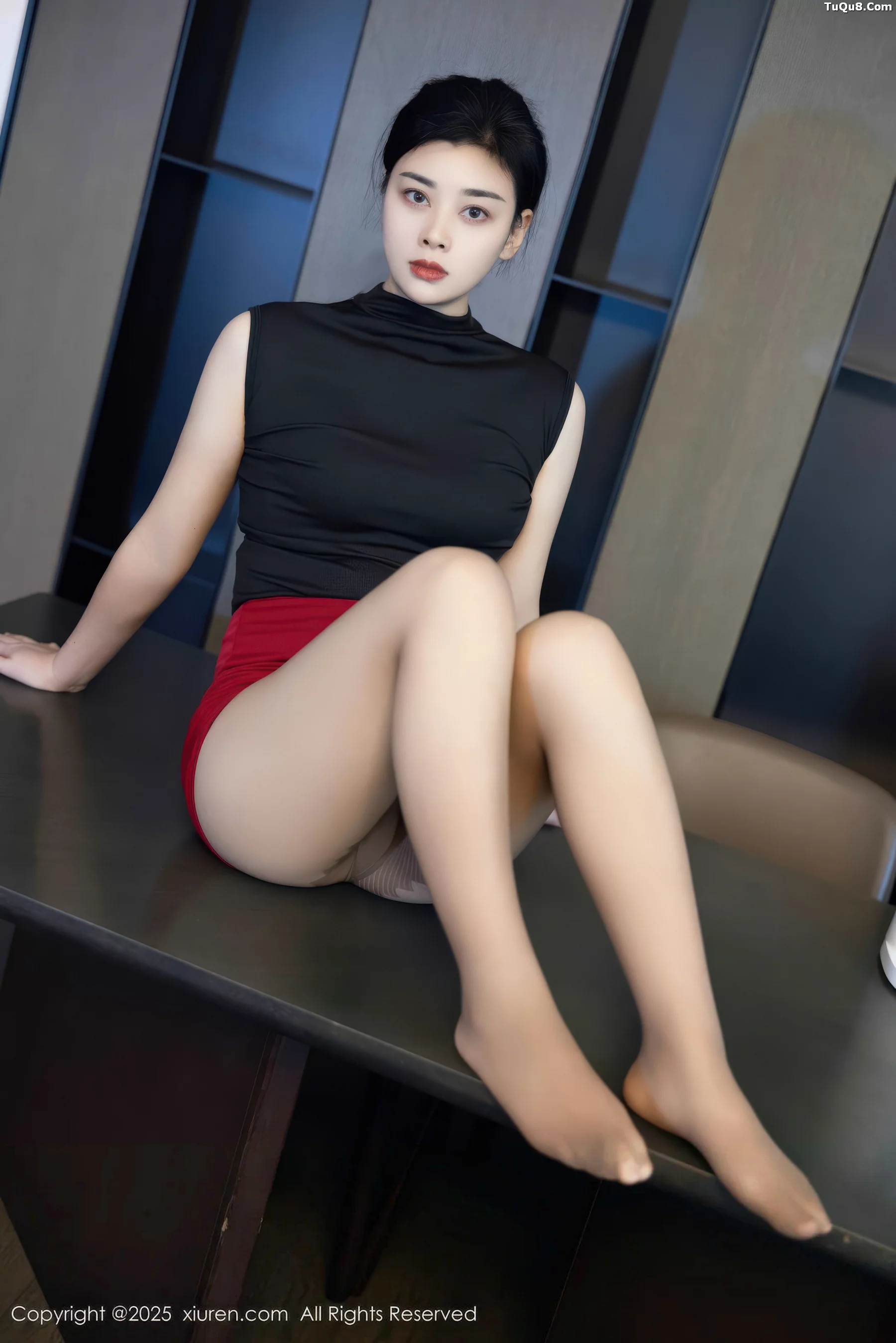 秀人集.com_[XiuRen秀人网]No.10948_新人模特徐清妍性感黑色OL服饰露超薄黑丝秀曼妙身姿诱惑写真48P