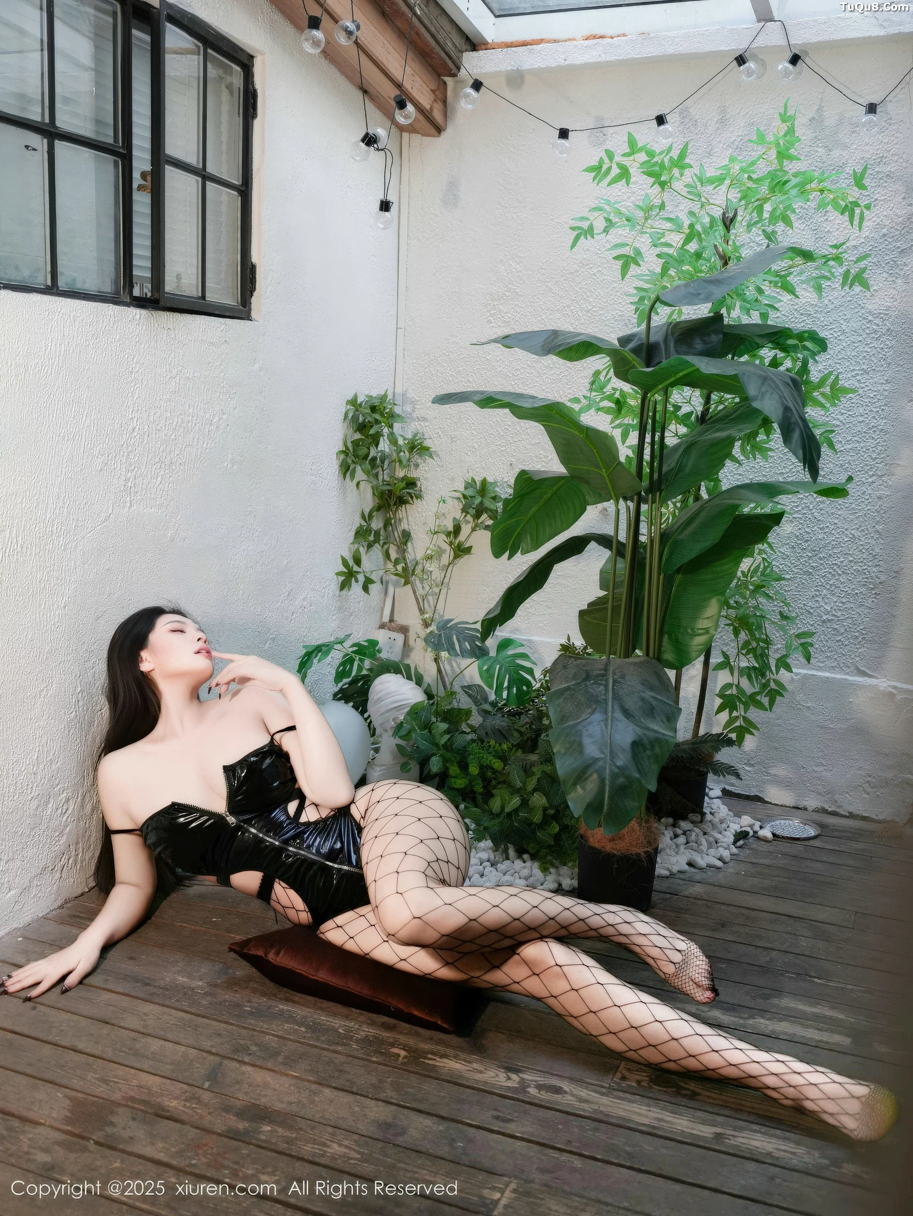 秀人集.com_[XiuRen秀人网]No.10979_新人模特Yuanbao性感紫色连衣裙露黑色情趣内衣秀丰满身材写真76P