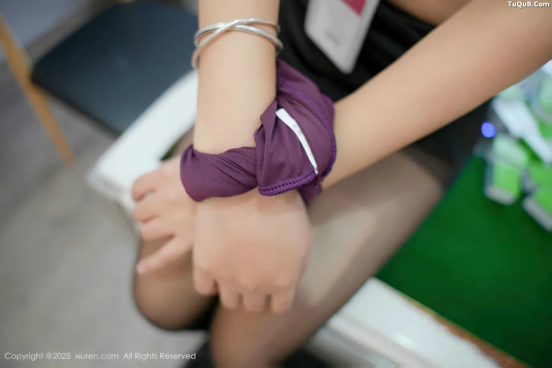 秀人集.com_[XiuRen秀人网]No.10980_模特艾米丽性感紫色OL服饰配超薄黑丝秀曼妙身姿撩人诱惑写真76P