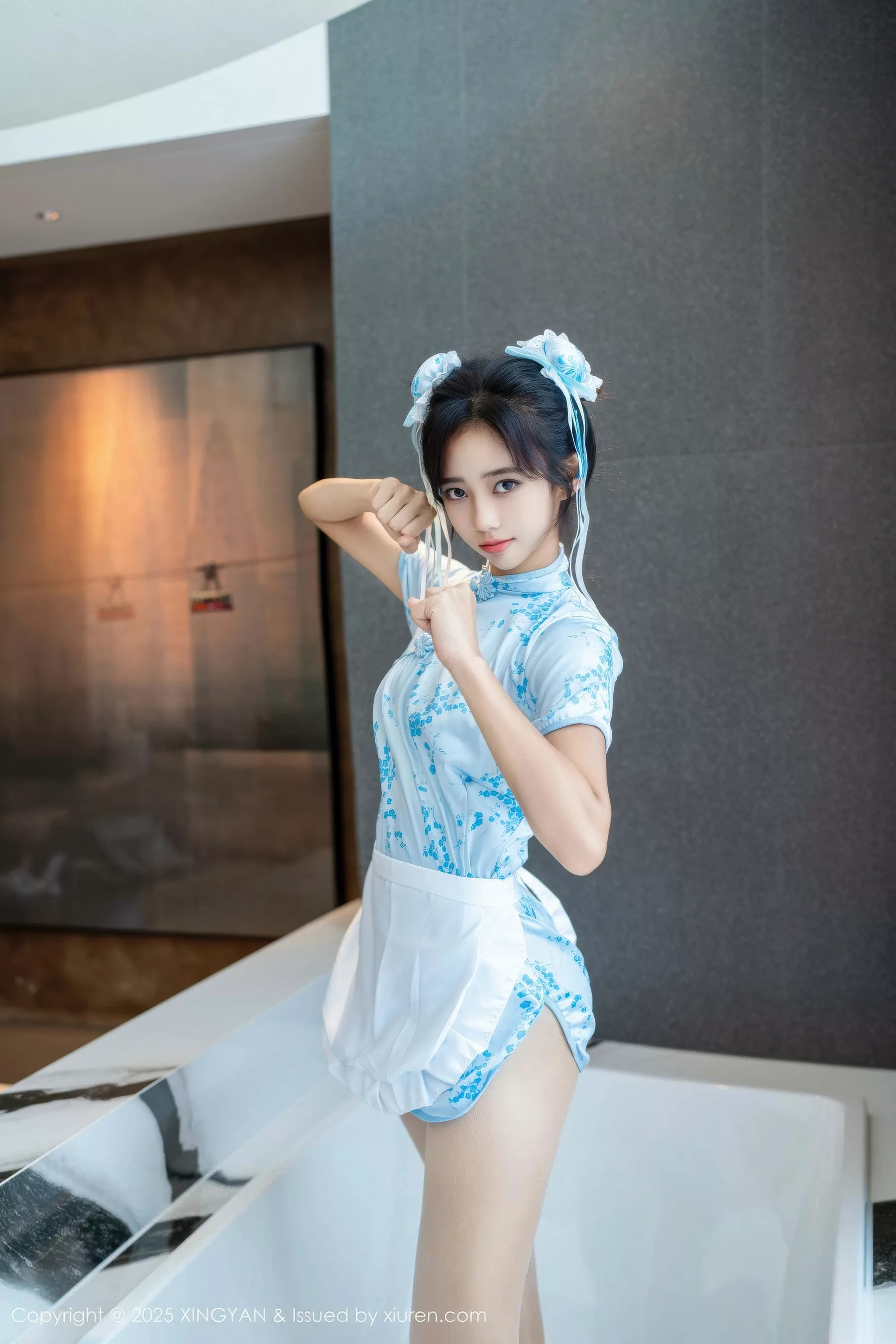 秀人集.com_[XINGYAN星颜社]VOL.414_模特时安安性感蓝色短旗袍配白色丝袜秀柔美身材撩人诱惑写真71P