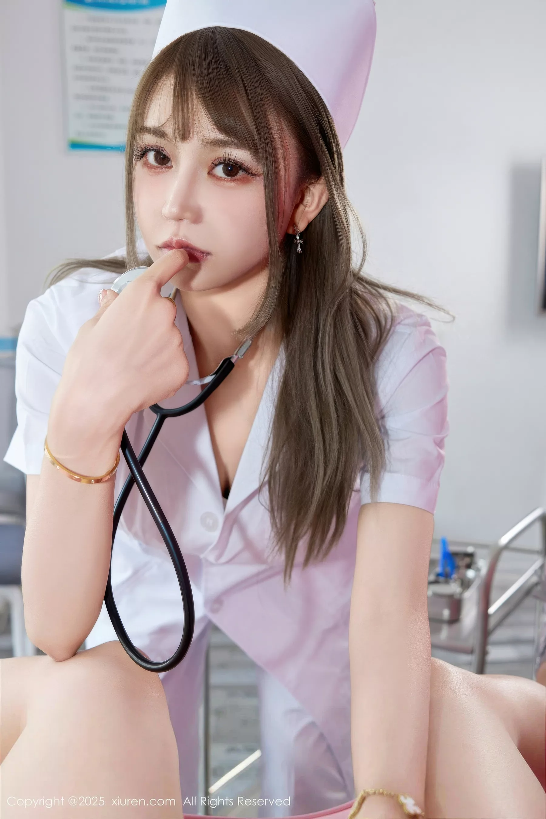 秀人集.com_[XiuRen秀人网]No.10896_模特Zoe柚柚性感白色护士制服配超薄肉丝秀凹凸身材诱惑写真80P