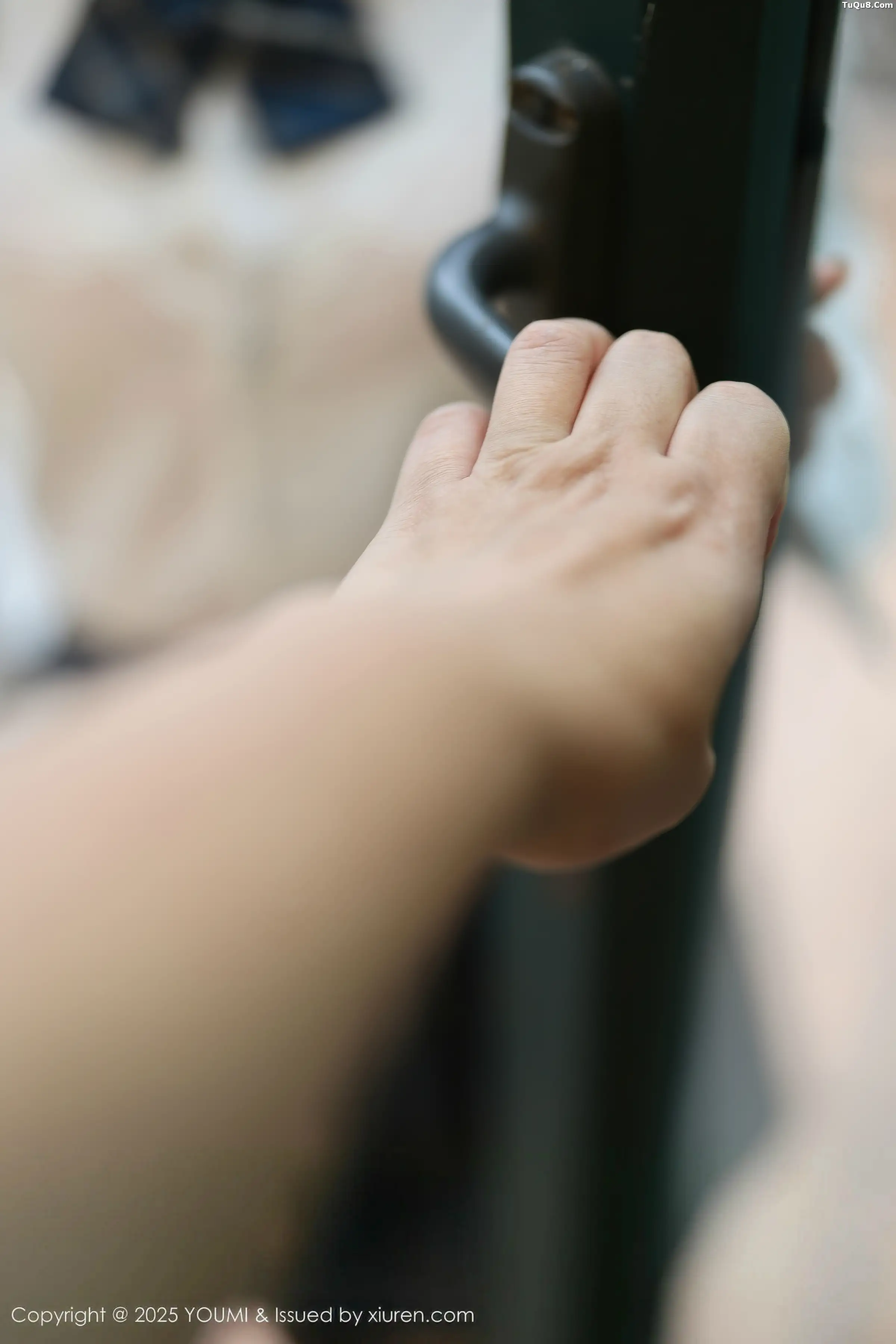 秀人集.com_[YouMi尤蜜荟]Vol.1183_模特Twins-桃桃性感JK制服露白色内衣配超薄黑丝秀美腿诱惑写真92P