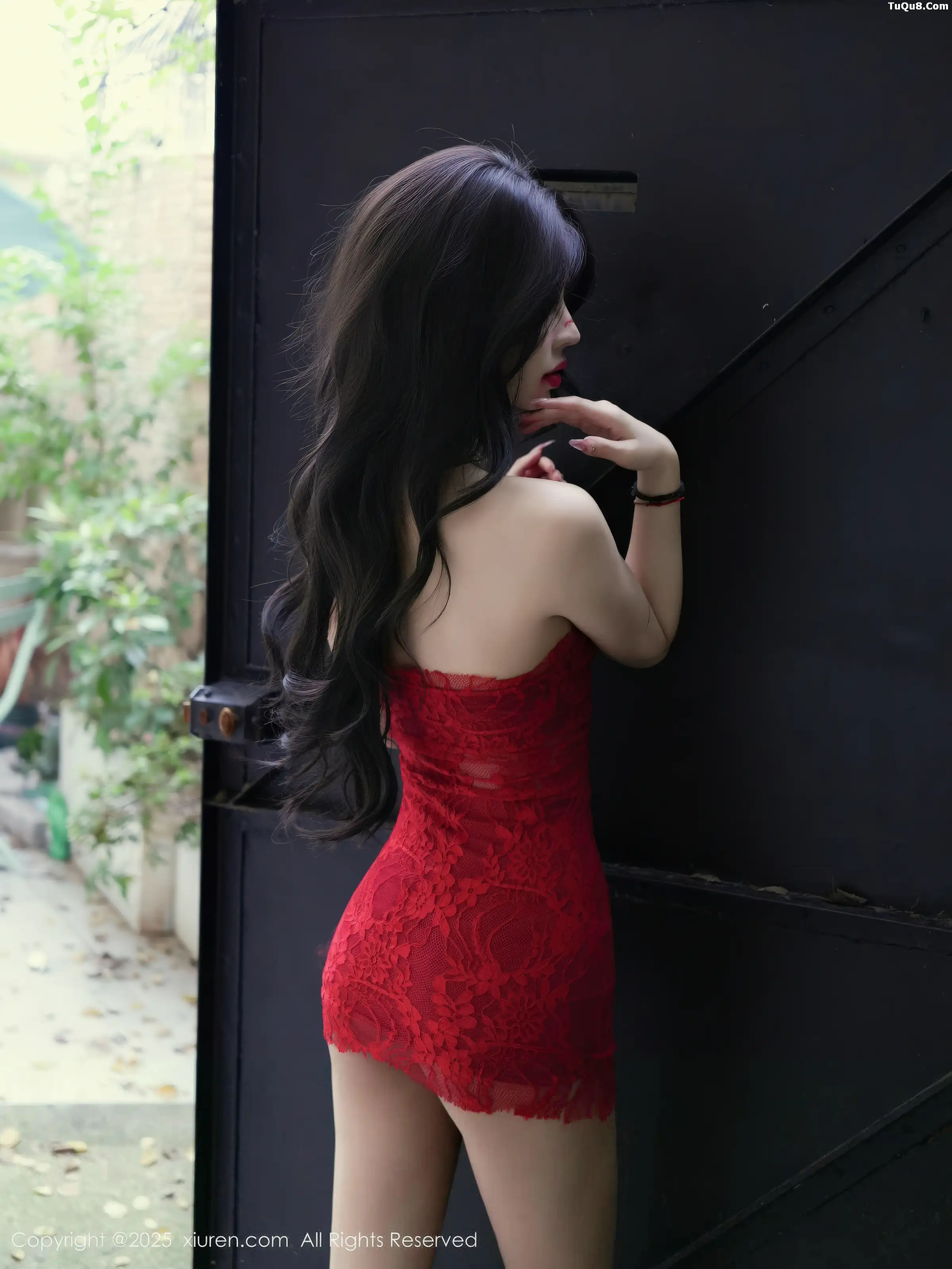 秀人集.com_[XiuRen秀人网]No.11032_模特四月月私房性感红色连衣短裙配黑丝吊袜秀完美身材诱惑写真85P